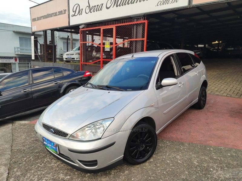 FORD FOCUS 2.0 GLX 16V 2005/2005 HUBNER MULTIMARCAS FARROUPILHA / Carros no Vale
