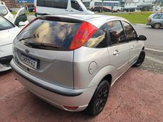 FORD FOCUS 2.0 GLX 16V 2005/2005 HUBNER MULTIMARCAS FARROUPILHA / Carros no Vale