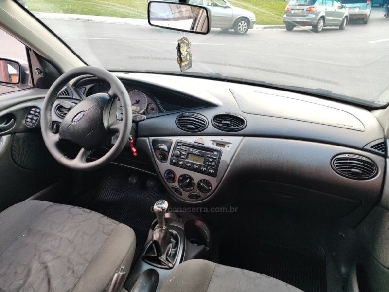 FORD FOCUS 2.0 GLX 16V 2005/2005 HUBNER MULTIMARCAS FARROUPILHA / Carros no Vale