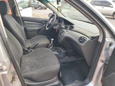 FORD FOCUS 2.0 GLX 16V 2005/2005 HUBNER MULTIMARCAS FARROUPILHA / Carros no Vale