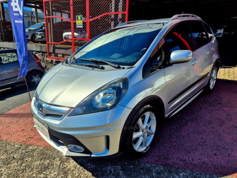 HONDA FIT 1.5 TWIST 16V 2013/2013 HUBNER MULTIMARCAS FARROUPILHA / Carros no Vale