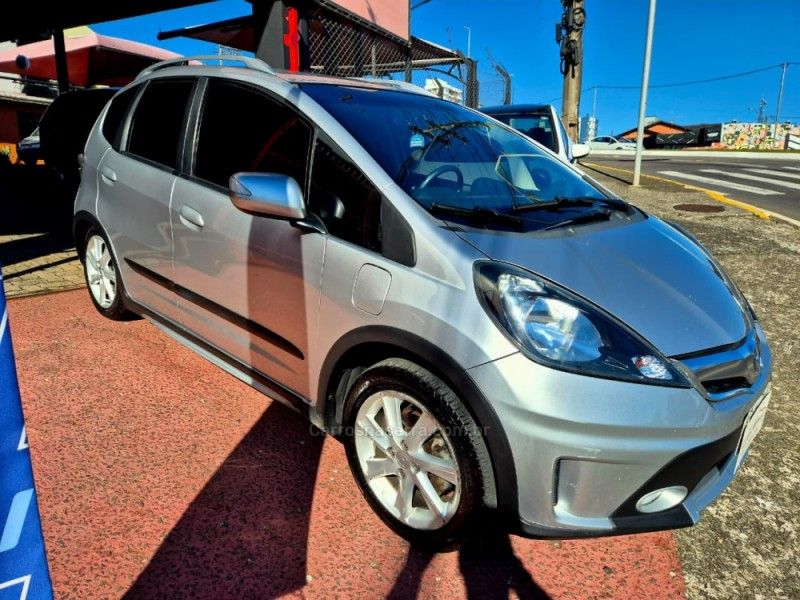 HONDA FIT 1.5 TWIST 16V 2013/2013 HUBNER MULTIMARCAS FARROUPILHA / Carros no Vale