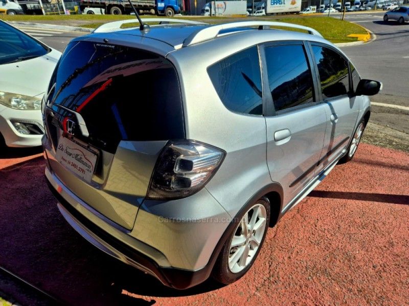 HONDA FIT 1.5 TWIST 16V 2013/2013 HUBNER MULTIMARCAS FARROUPILHA / Carros no Vale