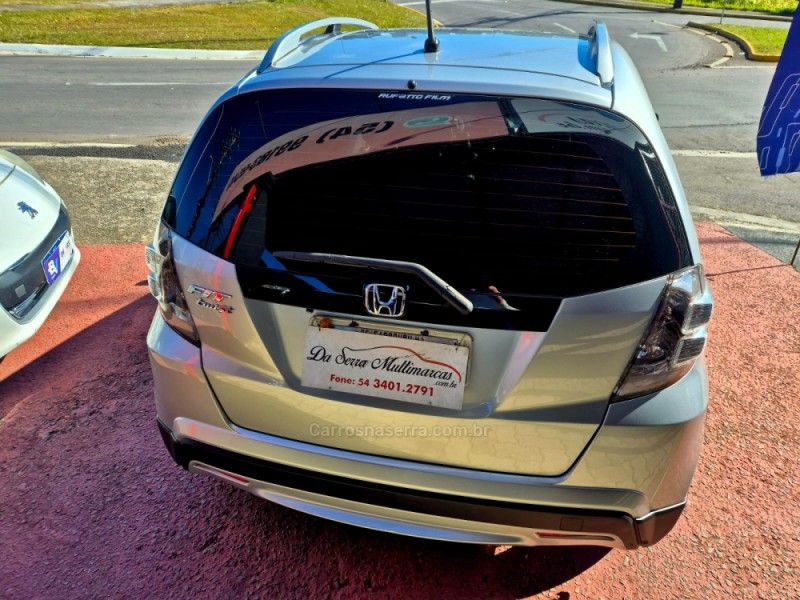 HONDA FIT 1.5 TWIST 16V 2013/2013 HUBNER MULTIMARCAS FARROUPILHA / Carros no Vale