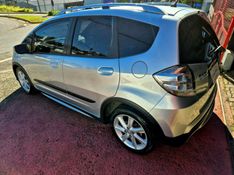 HONDA FIT 1.5 TWIST 16V 2013/2013 HUBNER MULTIMARCAS FARROUPILHA / Carros no Vale