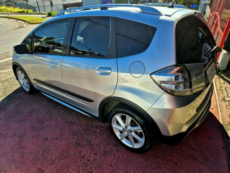 HONDA FIT 1.5 TWIST 16V 2013/2013 HUBNER MULTIMARCAS FARROUPILHA / Carros no Vale