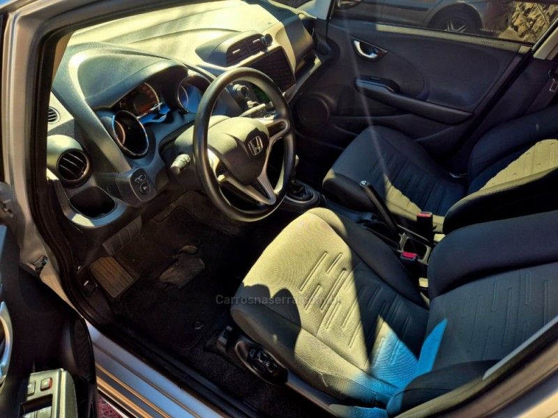 HONDA FIT 1.5 TWIST 16V 2013/2013 HUBNER MULTIMARCAS FARROUPILHA / Carros no Vale