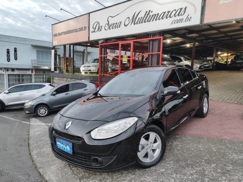 RENAULT FLUENCE 2.0 DYNAMIQUE PLUS 16V 2011/2012 HUBNER MULTIMARCAS FARROUPILHA / Carros no Vale