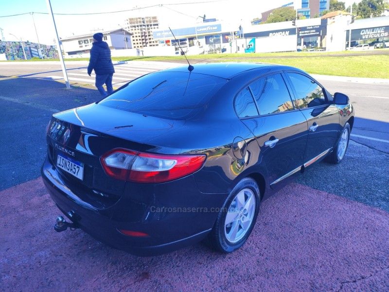 RENAULT FLUENCE 2.0 DYNAMIQUE PLUS 16V 2011/2012 HUBNER MULTIMARCAS FARROUPILHA / Carros no Vale RENAULT FLUENCE 2.0 DYNAMIQUE PLUS 16V 2011/2012 HUBNER MULTIMARCAS FARROUPILHA / Carros no Vale