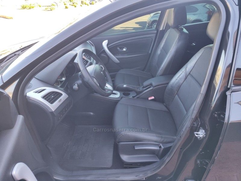 RENAULT FLUENCE 2.0 DYNAMIQUE PLUS 16V 2011/2012 HUBNER MULTIMARCAS FARROUPILHA / Carros no Vale RENAULT FLUENCE 2.0 DYNAMIQUE PLUS 16V 2011/2012 HUBNER MULTIMARCAS FARROUPILHA / Carros no Vale