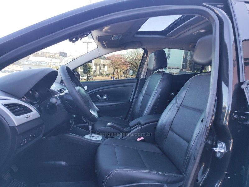 RENAULT FLUENCE 2.0 DYNAMIQUE PLUS 16V 2011/2012 HUBNER MULTIMARCAS FARROUPILHA / Carros no Vale RENAULT FLUENCE 2.0 DYNAMIQUE PLUS 16V 2011/2012 HUBNER MULTIMARCAS FARROUPILHA / Carros no Vale