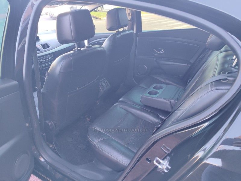 RENAULT FLUENCE 2.0 DYNAMIQUE PLUS 16V 2011/2012 HUBNER MULTIMARCAS FARROUPILHA / Carros no Vale RENAULT FLUENCE 2.0 DYNAMIQUE PLUS 16V 2011/2012 HUBNER MULTIMARCAS FARROUPILHA / Carros no Vale
