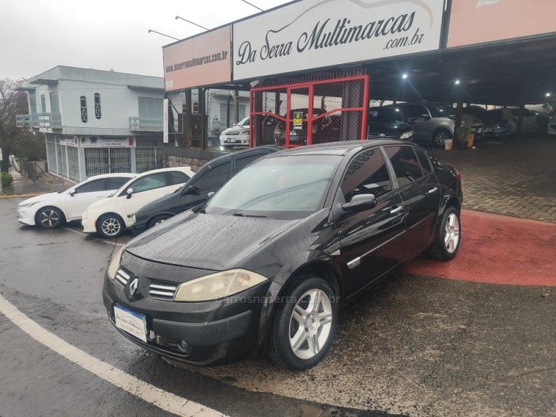 RENAULT MÉGANE 1.6 EXPRESSION 16V 2010/2011 HUBNER MULTIMARCAS FARROUPILHA / Carros no Vale