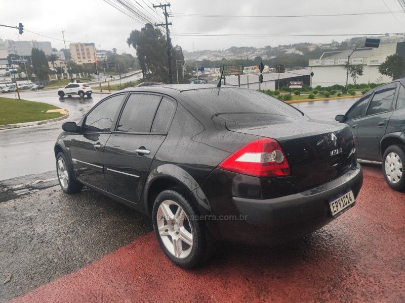RENAULT MÉGANE 1.6 EXPRESSION 16V 2010/2011 HUBNER MULTIMARCAS FARROUPILHA / Carros no Vale