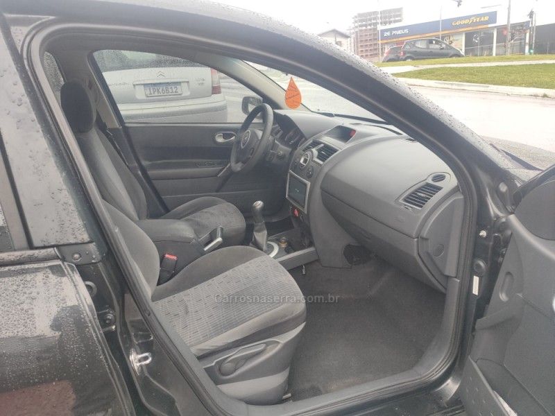 RENAULT MÉGANE 1.6 EXPRESSION 16V 2010/2011 HUBNER MULTIMARCAS FARROUPILHA / Carros no Vale
