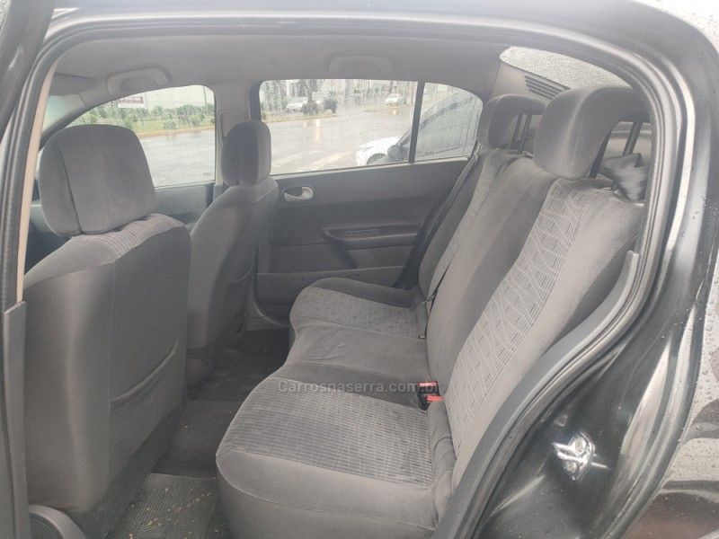 RENAULT MÉGANE 1.6 EXPRESSION 16V 2010/2011 HUBNER MULTIMARCAS FARROUPILHA / Carros no Vale