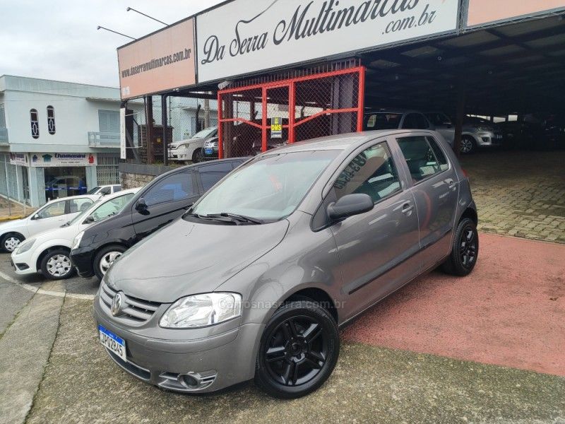 VOLKSWAGEN FOX 1.0 ITREND 8V 2004/2004 HUBNER MULTIMARCAS FARROUPILHA / Carros no Vale