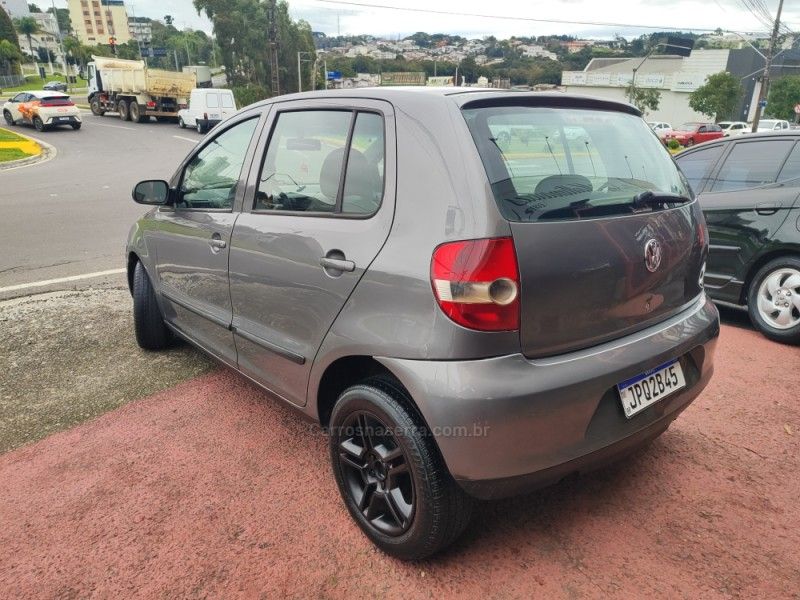 VOLKSWAGEN FOX 1.0 ITREND 8V 2004/2004 HUBNER MULTIMARCAS FARROUPILHA / Carros no Vale
