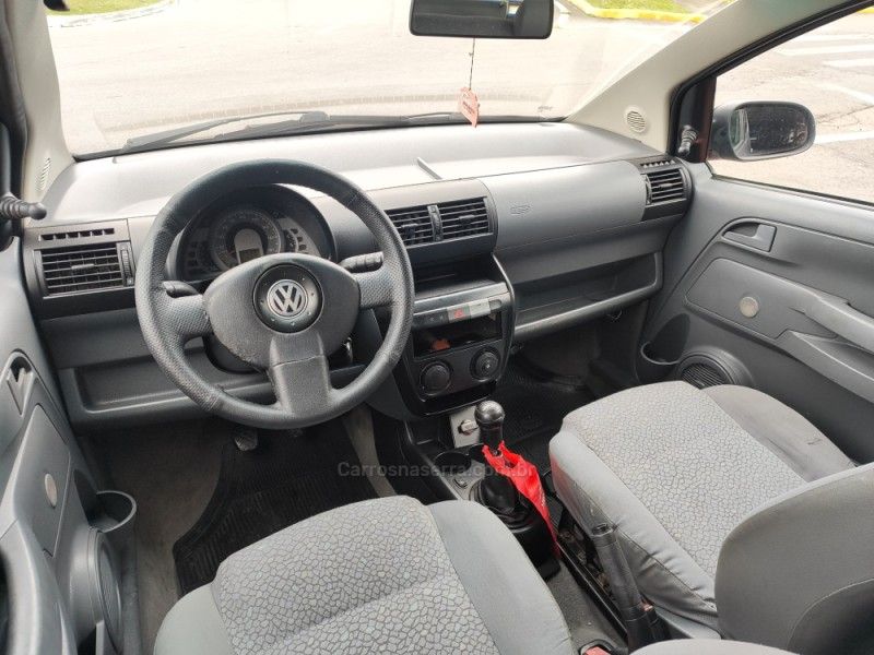 VOLKSWAGEN FOX 1.0 ITREND 8V 2004/2004 HUBNER MULTIMARCAS FARROUPILHA / Carros no Vale