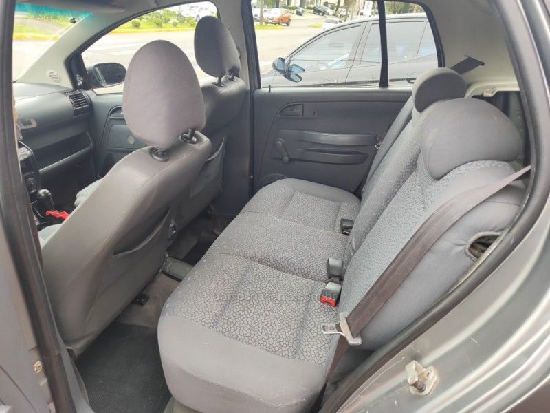 VOLKSWAGEN FOX 1.0 ITREND 8V 2004/2004 HUBNER MULTIMARCAS FARROUPILHA / Carros no Vale
