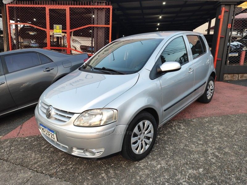 VOLKSWAGEN FOX 1.0 MI TREND 8V 2006/2007 HUBNER MULTIMARCAS FARROUPILHA / Carros no Vale