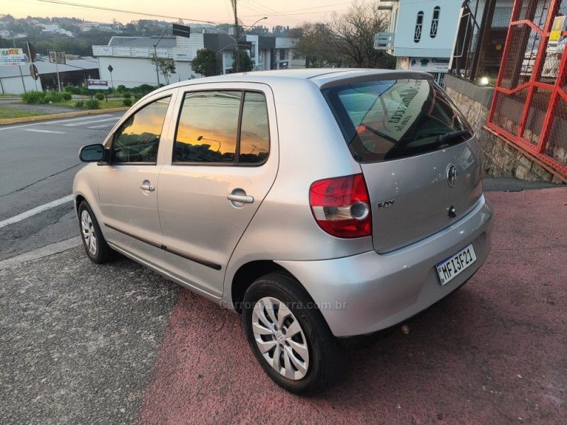VOLKSWAGEN FOX 1.0 MI TREND 8V 2006/2007 HUBNER MULTIMARCAS FARROUPILHA / Carros no Vale