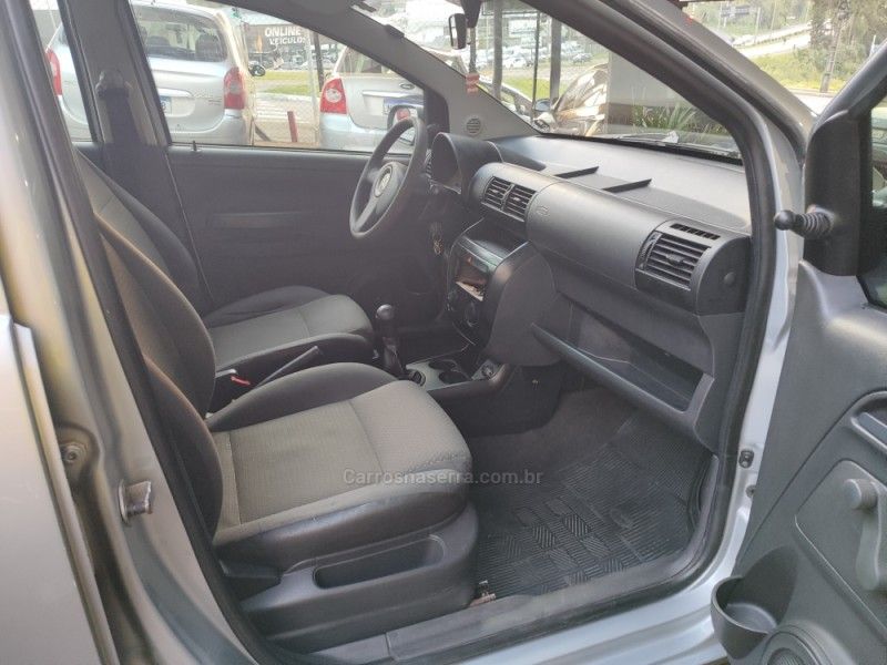 VOLKSWAGEN FOX 1.0 MI TREND 8V 2006/2007 HUBNER MULTIMARCAS FARROUPILHA / Carros no Vale