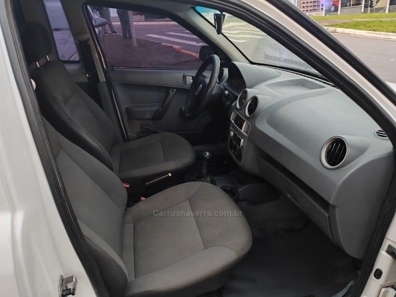 VOLKSWAGEN SAVEIRO 1.6 MI CITY CS 8V G.IV 2009/2010 HUBNER MULTIMARCAS FARROUPILHA / Carros no Vale