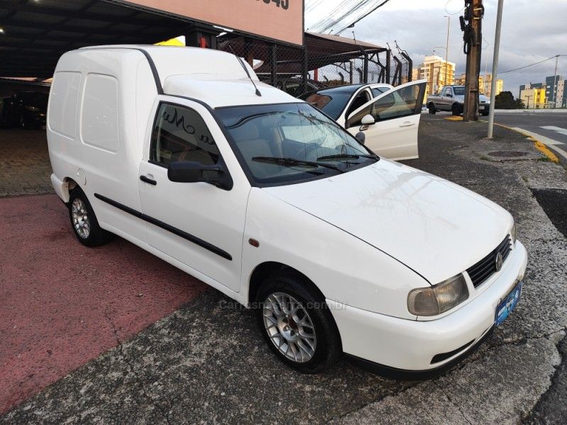 VOLKSWAGEN VAN 1.6 MI 8V 1999/1999 HUBNER MULTIMARCAS FARROUPILHA / Carros no Vale