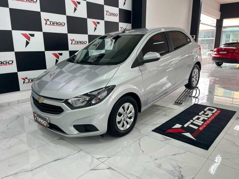 CHEVROLET ONIX HATCH LT 1.0 8V FLEXPOWER 5P MEC. 2019/2019 TIAGO AUTOMÓVEIS VENÂNCIO AIRES / Carros no Vale