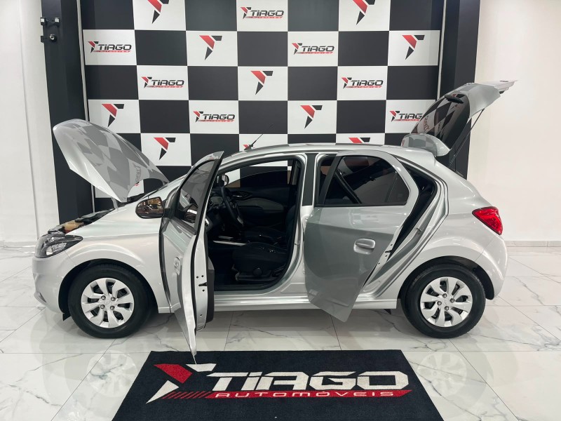 CHEVROLET ONIX HATCH LT 1.0 8V FLEXPOWER 5P MEC. 2019/2019 TIAGO AUTOMÓVEIS VENÂNCIO AIRES / Carros no Vale