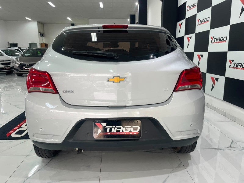 CHEVROLET ONIX HATCH LT 1.0 8V FLEXPOWER 5P MEC. 2019/2019 TIAGO AUTOMÓVEIS VENÂNCIO AIRES / Carros no Vale