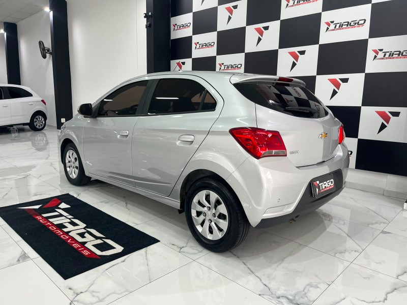 CHEVROLET ONIX HATCH LT 1.0 8V FLEXPOWER 5P MEC. 2019/2019 TIAGO AUTOMÓVEIS VENÂNCIO AIRES / Carros no Vale