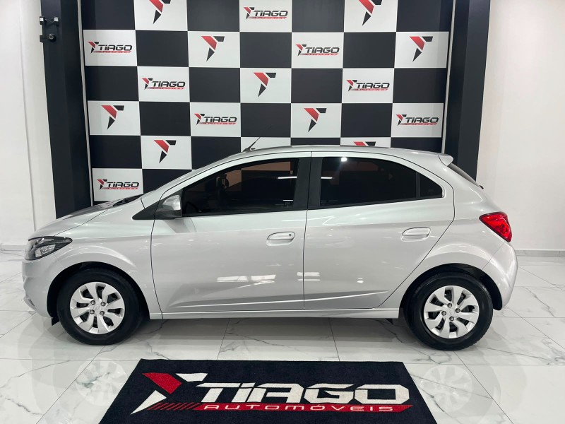 CHEVROLET ONIX HATCH LT 1.0 8V FLEXPOWER 5P MEC. 2019/2019 TIAGO AUTOMÓVEIS VENÂNCIO AIRES / Carros no Vale