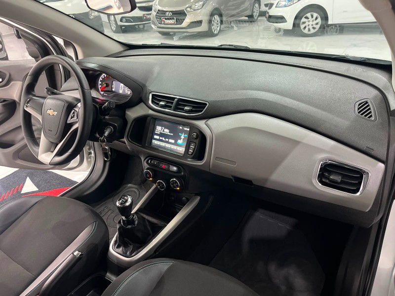 CHEVROLET ONIX HATCH LT 1.0 8V FLEXPOWER 5P MEC. 2019/2019 TIAGO AUTOMÓVEIS VENÂNCIO AIRES / Carros no Vale