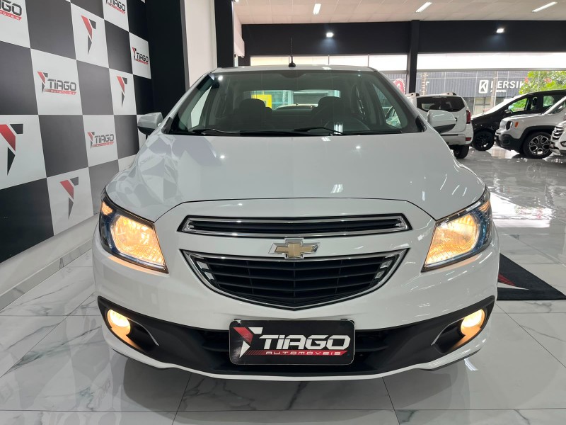 CHEVROLET PRISMA 1.4 LT 2016/2016 TIAGO AUTOMÓVEIS VENÂNCIO AIRES / Carros no Vale