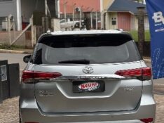 TOYOTA HILUX SW4 2.8 SRX 7 LUGARES 16V /2016 NEURI VEÍCULOS LAJEADO / Carros no Vale