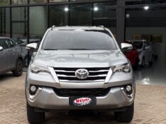 TOYOTA HILUX SW4 2.8 SRX 7 LUGARES 16V /2016 NEURI VEÍCULOS LAJEADO / Carros no Vale