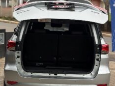 TOYOTA HILUX SW4 2.8 SRX 7 LUGARES 16V /2016 NEURI VEÍCULOS LAJEADO / Carros no Vale