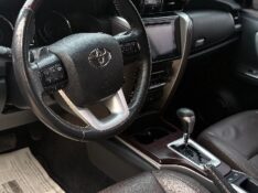 TOYOTA HILUX SW4 2.8 SRX 7 LUGARES 16V /2016 NEURI VEÍCULOS LAJEADO / Carros no Vale