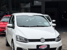 VOLKSWAGEN FOX 1.0 MI TRENDLINE 8V FLEX 4P MANUAL 2017/2017 NEURI VEÍCULOS LAJEADO / Carros no Vale