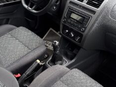 VOLKSWAGEN FOX 1.0 MI TRENDLINE 8V FLEX 4P MANUAL 2017/2017 NEURI VEÍCULOS LAJEADO / Carros no Vale