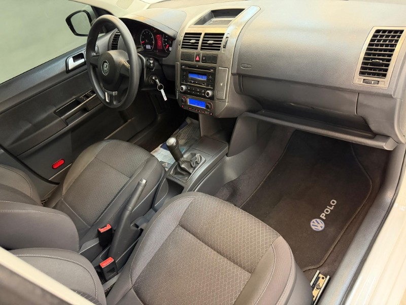 VOLKSWAGEN POLO 1.6 MI COMFORTLINE 8V 2013/2013 LUCAS AUTOMÓVEIS BOM RETIRO DO SUL / Carros no Vale