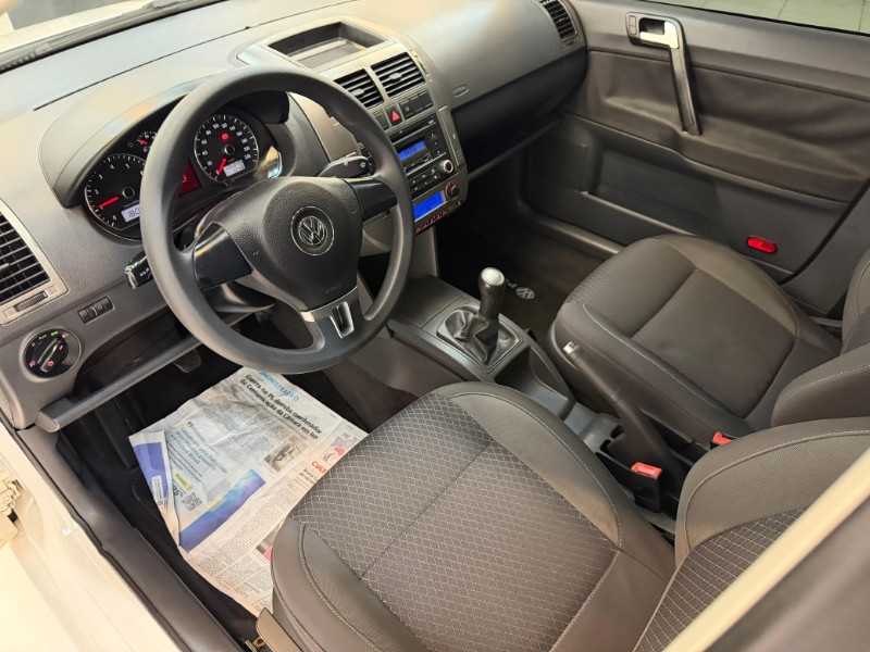 VOLKSWAGEN POLO 1.6 MI COMFORTLINE 8V 2013/2013 LUCAS AUTOMÓVEIS BOM RETIRO DO SUL / Carros no Vale