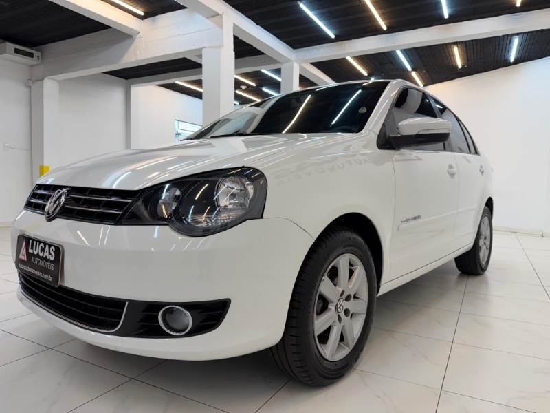 VOLKSWAGEN POLO 1.6 MI COMFORTLINE 8V 2013/2013 LUCAS AUTOMÓVEIS BOM RETIRO DO SUL / Carros no Vale