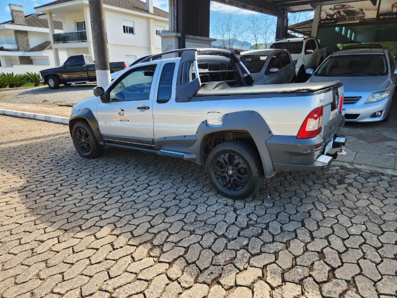 FIAT STRADA ADVENTURE 1.8 LOCKER CE 2011/2011 TS VEÍCULOS ANTA GORDA / Carros no Vale