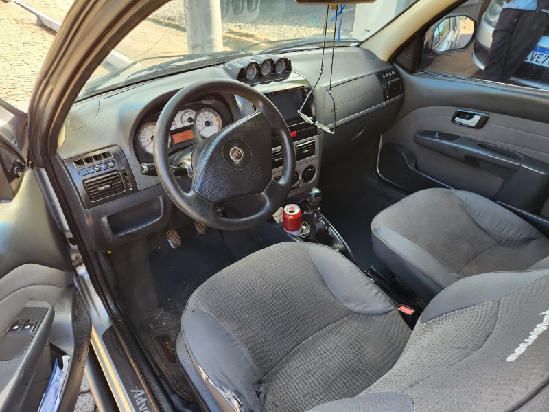 FIAT STRADA ADVENTURE 1.8 LOCKER CE 2011/2011 TS VEÍCULOS ANTA GORDA / Carros no Vale