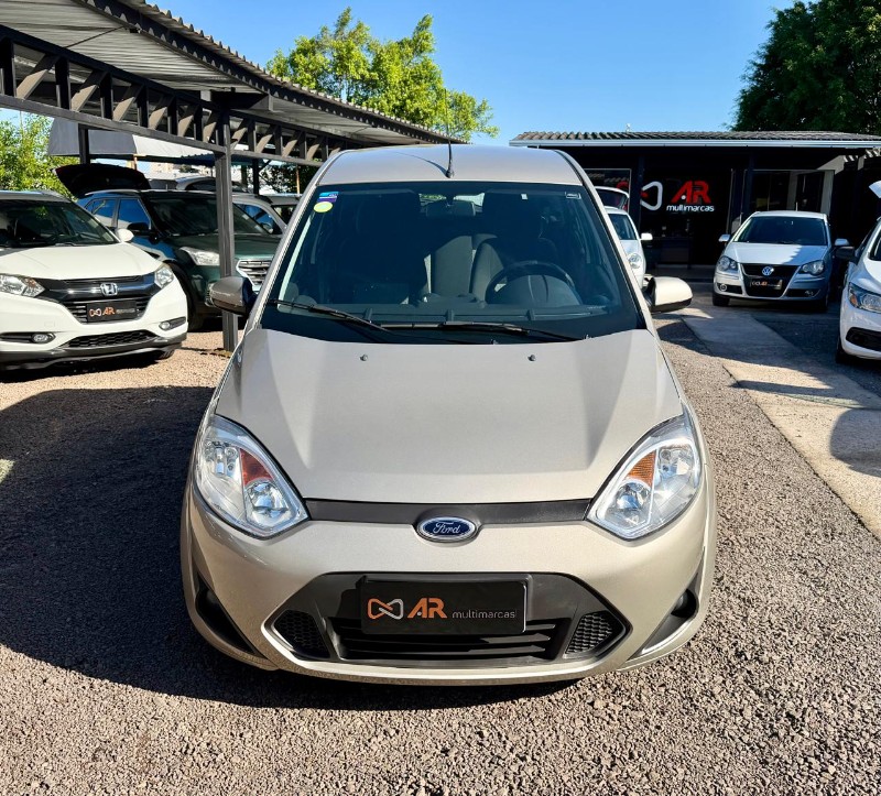FORD FIESTA SE 1.0 8V FLEX 5P /2014 AR MULTIMARCAS VENÂNCIO AIRES / Carros no Vale