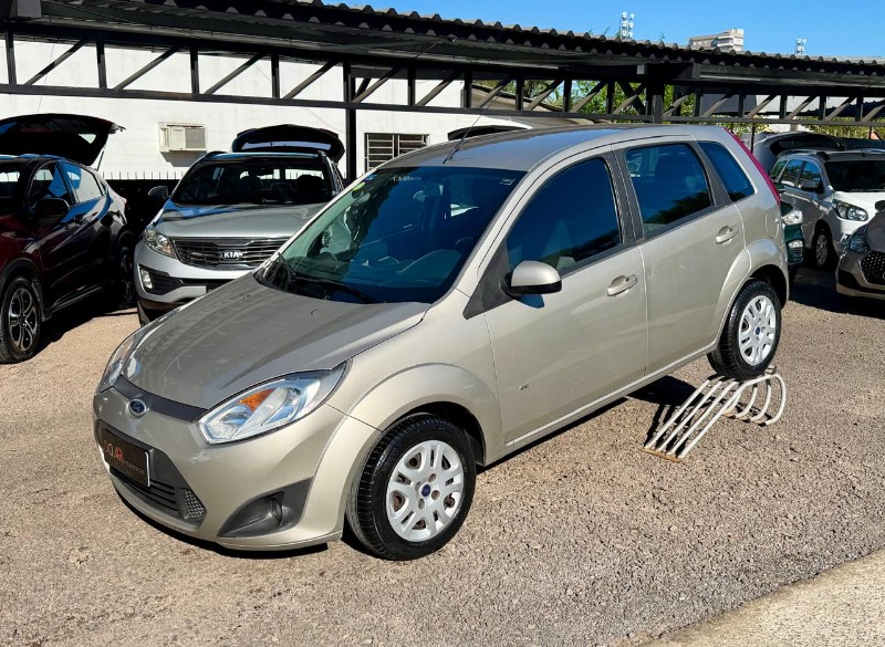 FORD FIESTA SE 1.0 8V FLEX 5P /2014 AR MULTIMARCAS VENÂNCIO AIRES / Carros no Vale