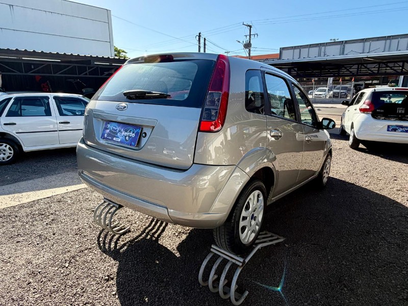 FORD FIESTA SE 1.0 8V FLEX 5P /2014 AR MULTIMARCAS VENÂNCIO AIRES / Carros no Vale
